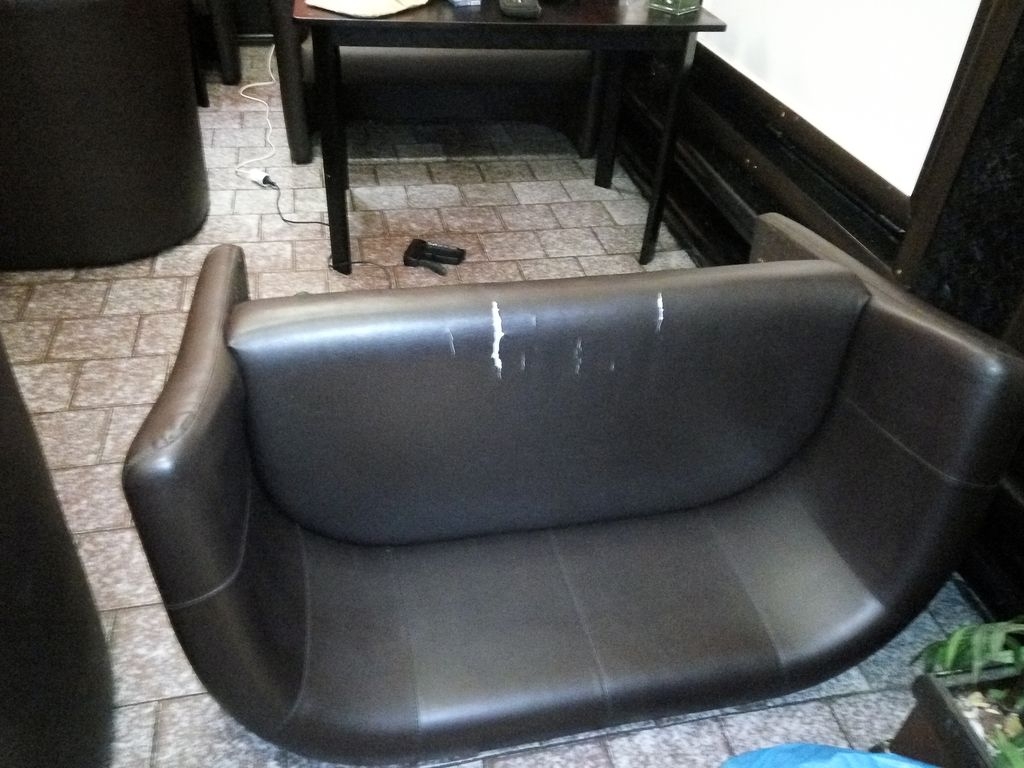 Сиденья диванов в кафе 